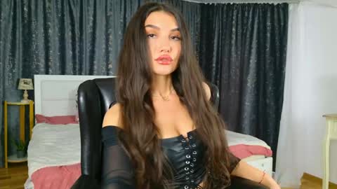 Snapshot of luxqueenstudio chatting on April 22, 8:39 am KarolinaAlpha online show from April 22, 8:39 am