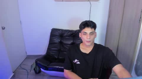 Snapshot of luxrx chatting on May 26, 7:32 pm luxrx online show from May 26, 7:32 pm