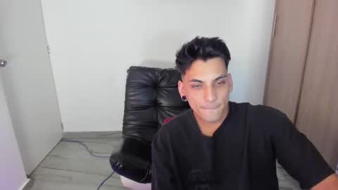 Snapshot of luxrx chatting on June 17, 6:20 pm luxrx online show from June 17, 6:20 pm