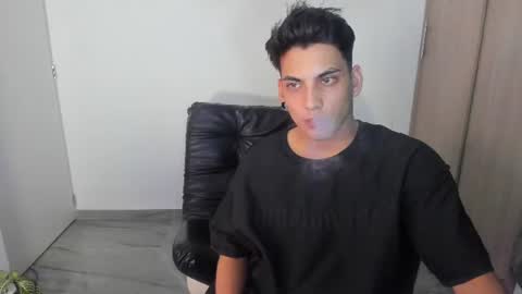 Snapshot of luxrx chatting on June 24, 10:20 pm luxrx online show from June 24, 10:20 pm