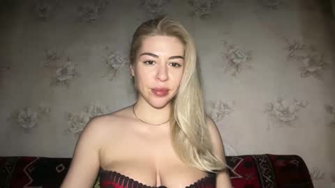 Snapshot of luxsonyastar chatting on April 22, 1:12 pm LuxSonyaStar online show from April 22, 1:12 pm