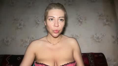 Snapshot of luxsonyastar chatting on June 29, 9:04 pm LuxSonyaStar online show from June 29, 9:04 pm