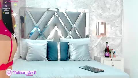 Snapshot of luxury_woman_ chatting on February 14, 7:44 pm online show from February 14, 7:44 pm