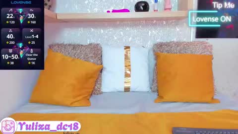 Snapshot of luxury_woman_ chatting on March 1, 1:11 am online show from March 1, 1:11 am