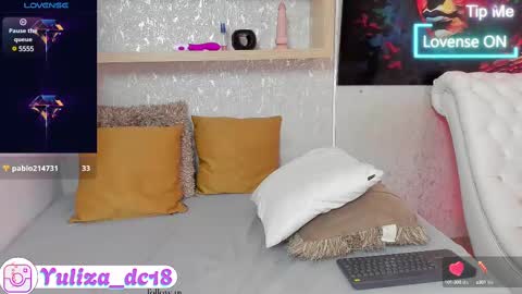 Snapshot of luxury_woman_ chatting on March 6, 12:21 am online show from March 6, 12:21 am