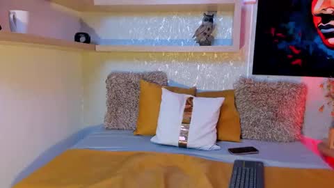 Snapshot of luxury_woman_ chatting on October 11, 3:06 am online show from October 11, 3:06 am