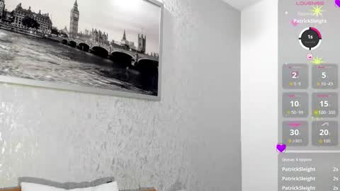 Snapshot of luxury_woman_ chatting on November 11, 4:12 am online show from November 11, 4:12 am