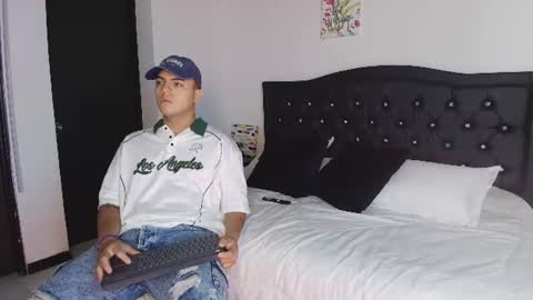 Snapshot of luxurymatthew chatting on July 1, 1:13 pm luxurymatthew online show from July 1, 1:13 pm