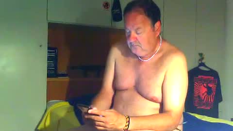 Snapshot of luxx72boy chatting on July 14, 3:11 am luxx72boy online show from July 14, 3:11 am
