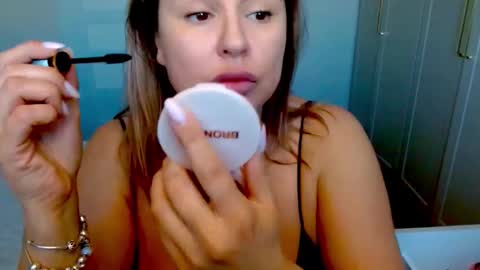 Snapshot of luxxx_diana chatting on November 6, 7:09 am Diana online show from November 6, 7:09 am