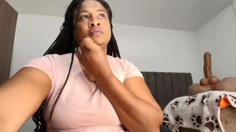 Snapshot of luxy_benet chatting on April 26, 7:17 am Big Benet online show from April 26, 7:17 am