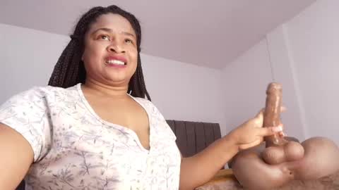 Snapshot of luxy_benet chatting on April 29, 9:43 pm Big Benet online show from April 29, 9:43 pm