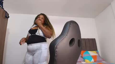 Snapshot of luxy_benet chatting on May 10, 8:14 pm Big Benet online show from May 10, 8:14 pm