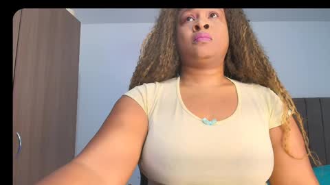 Snapshot of luxy_benet chatting on May 29, 8:34 am Big Benet online show from May 29, 8:34 am
