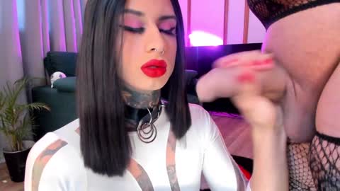 Snapshot of luxyshy chatting on January 18, 6:10 pm Lucy and Kristhy online show from January 18, 6:10 pm