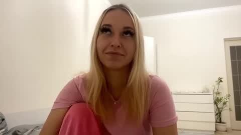 Mia online show from October 11, 4:27 pm