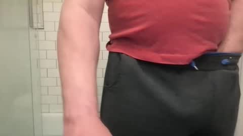 lvguynextdoor440656 online show from April 12, 11:32 pm