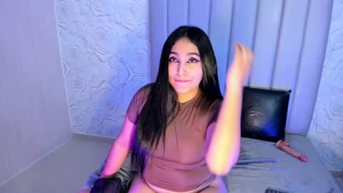 LYA DUBOIS  online show from April 7, 9:48 pm