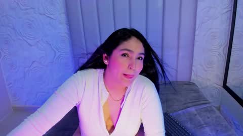 LYA DUBOIS  online show from April 19, 1:21 pm