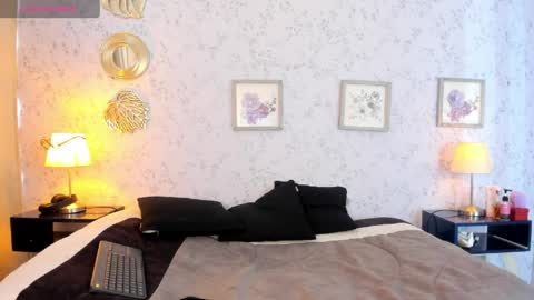 Lyan online show from March 30, 7:15 pm