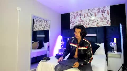 Snapshot of lycan_mushu chatting on July 19, 11:47 am Lycan online show from July 19, 11:47 am