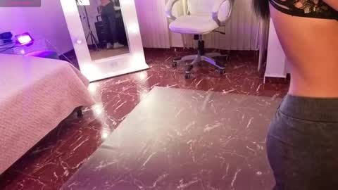  Lycoris  online show from April 10, 9:19 pm