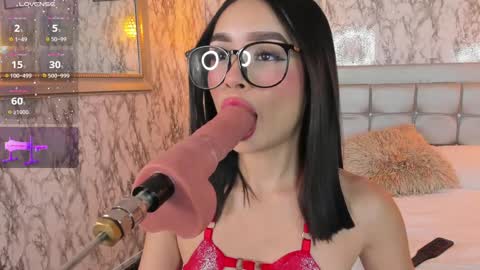 Snapshot of lyen_rae chatting on December 19, 11:14 pm Lyen Rae online show from December 19, 11:14 pm