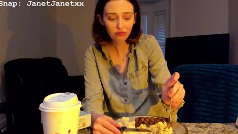 Snapshot of lylacdoll chatting on January 8, 10:34 pm LylacDoll online show from January 8, 10:34 pm