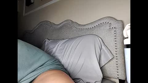 Snapshot of lylajades chatting on December 4, 3:04 am Olivia online show from December 4, 3:04 am