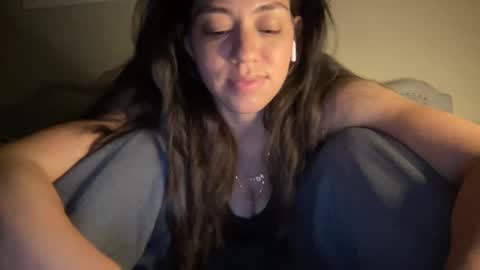 Snapshot of lylajades chatting on January 9, 6:27 am Olivia online show from January 9, 6:27 am