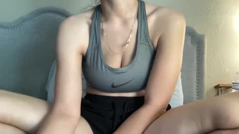 Snapshot of lylajades chatting on January 20, 5:59 pm Olivia online show from January 20, 5:59 pm