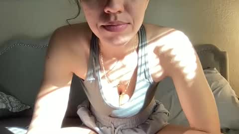 Snapshot of lylajades chatting on February 4, 9:10 pm Olivia online show from February 4, 9:10 pm