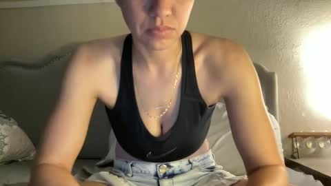 Snapshot of lylajades chatting on February 6, 11:37 pm Olivia online show from February 6, 11:37 pm