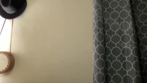 Snapshot of lylajades chatting on February 12, 11:30 pm Olivia online show from February 12, 11:30 pm