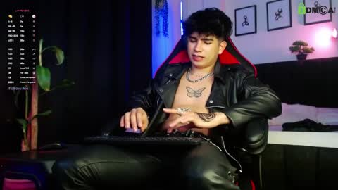 Snapshot of lylebennett_ chatting on April 9, 3:50 pm Lyle Bennett Freelance Model online show from April 9, 3:50 pm