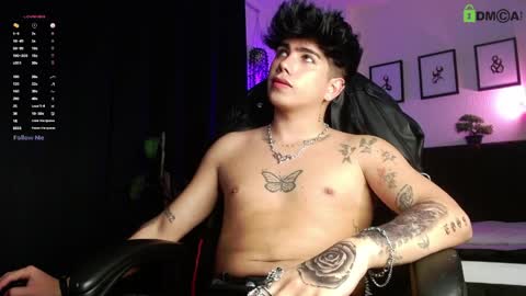 Snapshot of lylebennett_ chatting on April 10, 11:42 pm Lyle Bennett Freelance Model online show from April 10, 11:42 pm