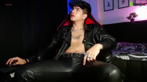 Snapshot of lylebennett_ chatting on April 16, 11:55 am Lyle Bennett Freelance Model online show from April 16, 11:55 am