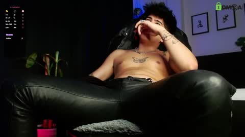 Snapshot of lylebennett_ chatting on May 22, 8:36 pm Lyle Bennett Freelance Model online show from May 22, 8:36 pm