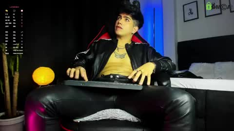 Snapshot of lylebennett_ chatting on May 31, 6:09 pm Lyle Bennett Freelance Model online show from May 31, 6:09 pm