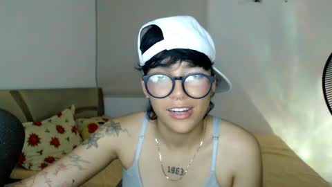 Snapshot of lyn_rousing chatting on December 14, 7:14 am Lyncee online show from December 14, 7:14 am