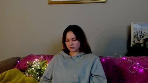 Snapshot of lynetteakey chatting on December 6, 10:19 pm Alice online show from December 6, 10:19 pm