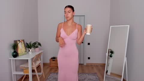  LYNN  online show from September 16, 6:14 am