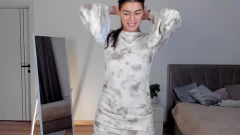  LYNN  online show from January 10, 6:15 am