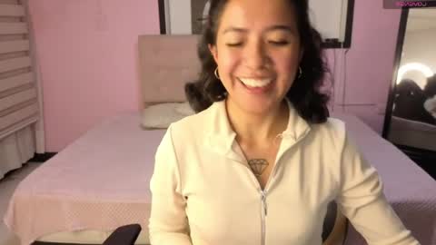 lynn_turner_ online show from April 7, 7:58 pm