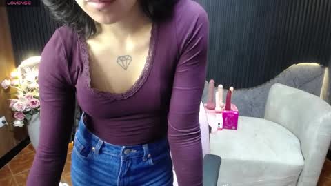 lynn_turner_ online show from April 12, 12:32 pm