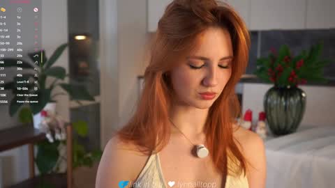 Snapshot of lynnalltop chatting on December 23, 2:42 am Natasha online show from December 23, 2:42 am