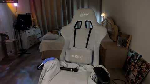 lynne_dawson online show from April 15, 6:48 pm