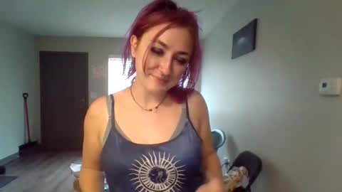 Lynn  online show from April 13, 4:45 pm