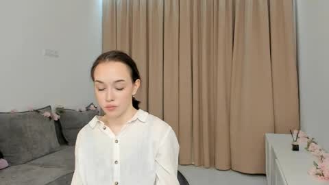 Lynsey online show from April 11, 6:34 pm