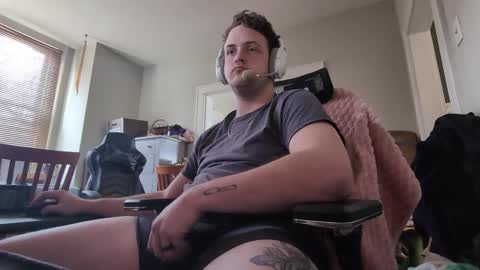 Snapshot of lyntronix chatting on February 17, 5:41 pm J online show from February 17, 5:41 pm